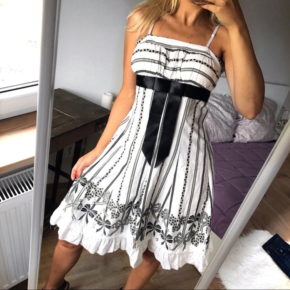 Dresses & Skirts - Black and White Cocktail Bow Midi Dress! 🖤
